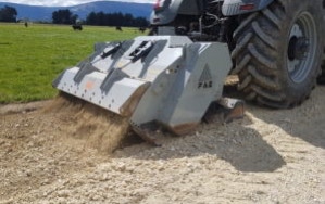 Easily mix PolyCom soil stabiliser 